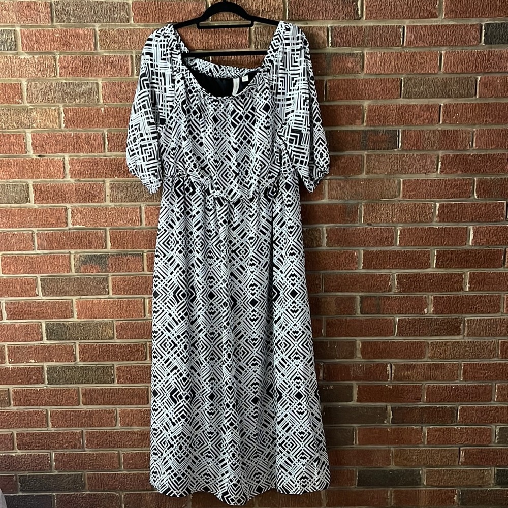 Black and White Short Sleeve Maxi Dress